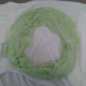 Light green patterend infinity scarf